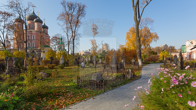 Как московские кладбища превращались в элитное жилье и парки